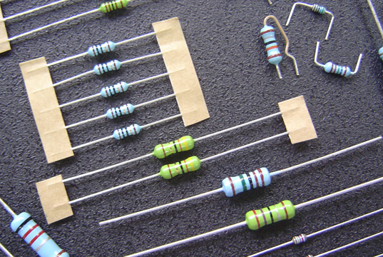 应该选择何种技术的精密电阻？